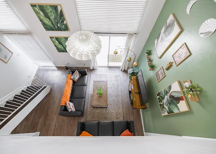 Vintage Near Golf & Old Town Apartment *
