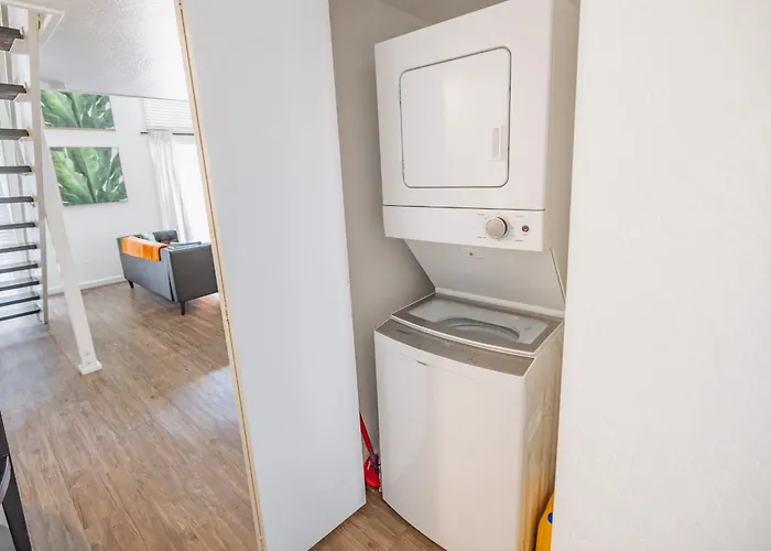 Vintage Near Golf & Old Town Apartment