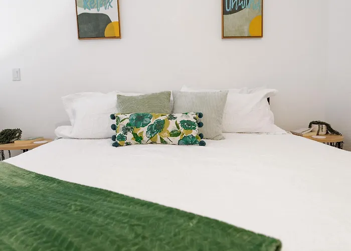 Vintage Near Golf & Old Town Apartment *